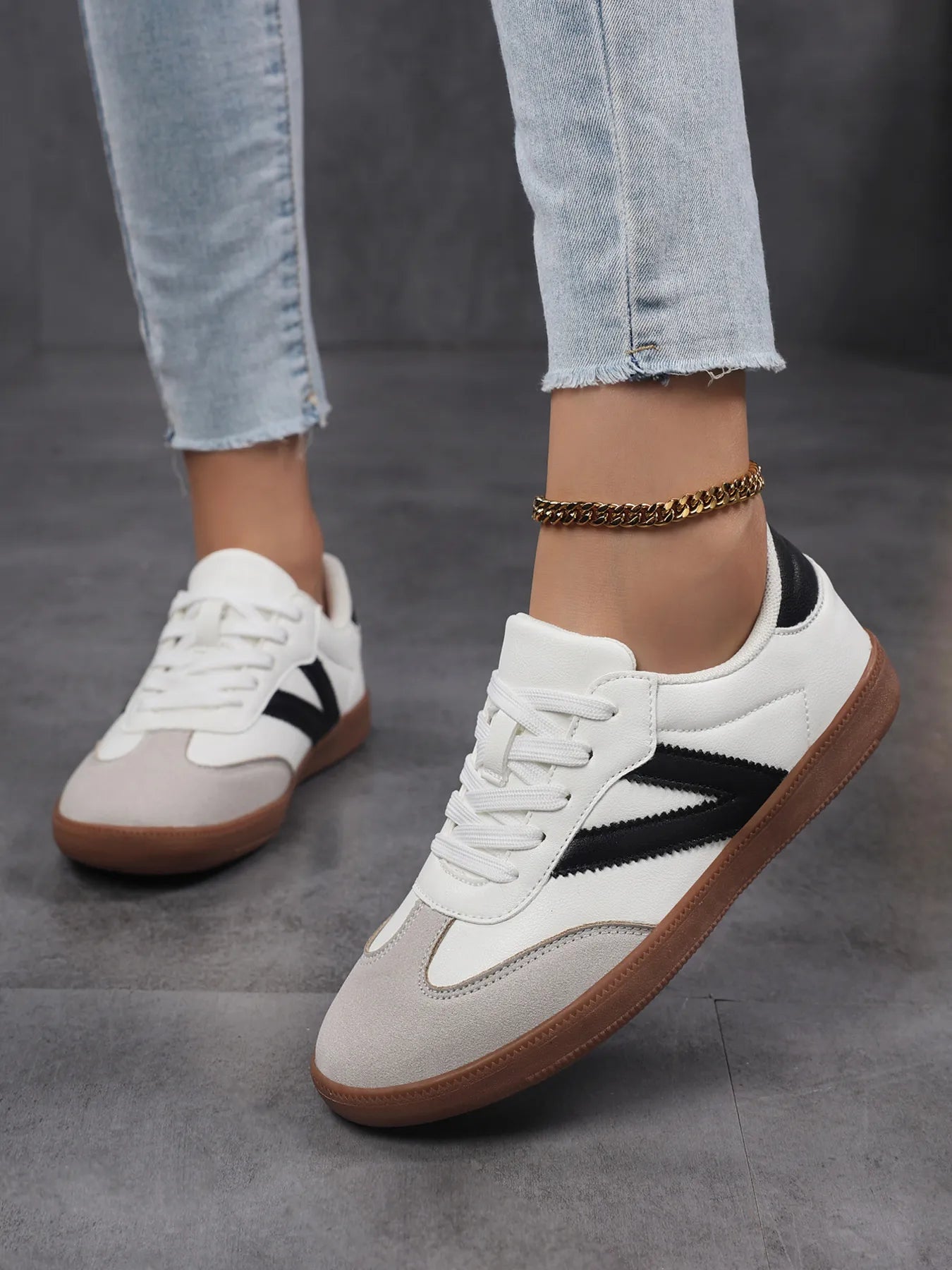Contrast Round Toe Sneakers