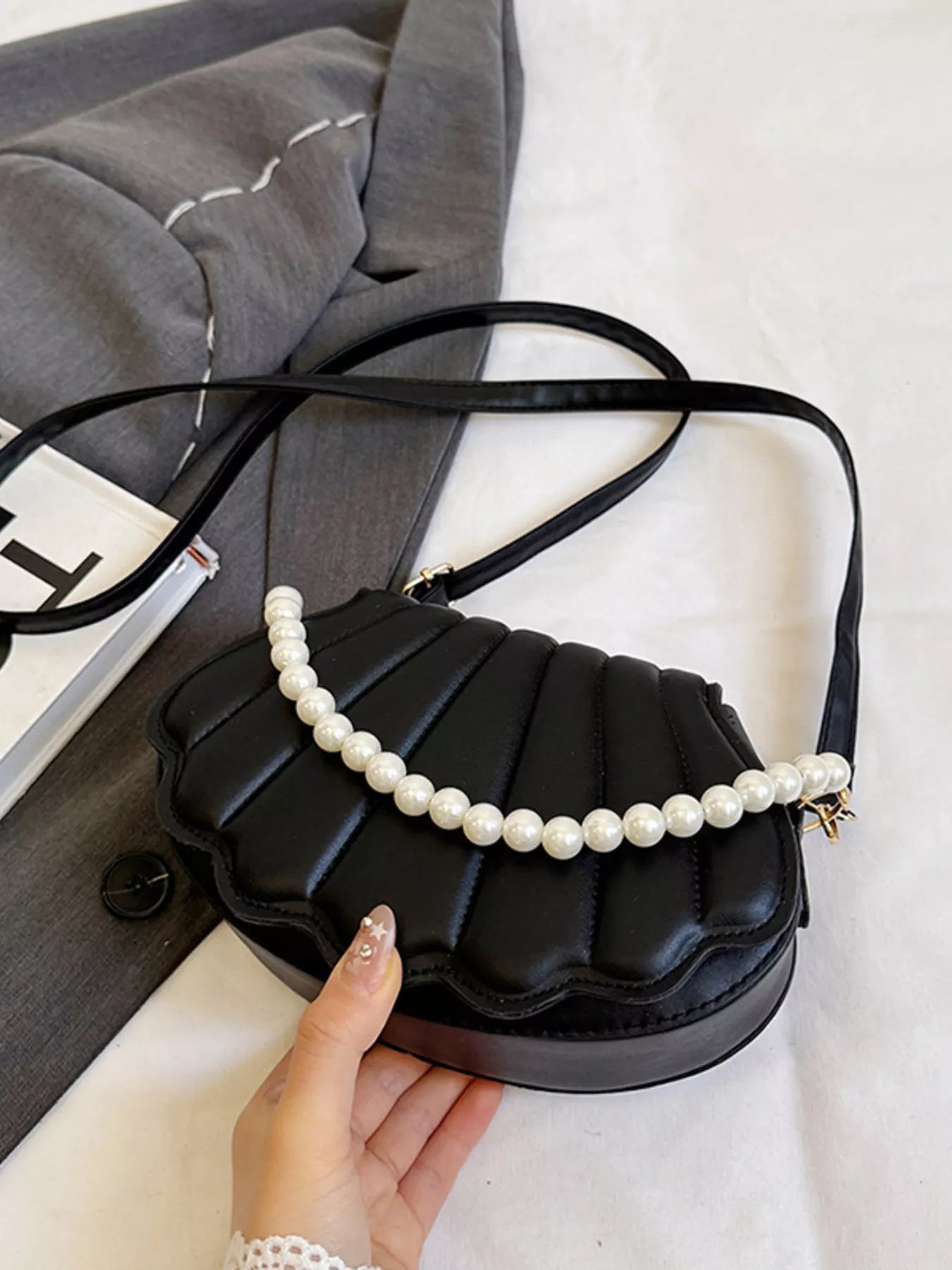 Shell-Shaped Pearl Decor Crossbody Bag
